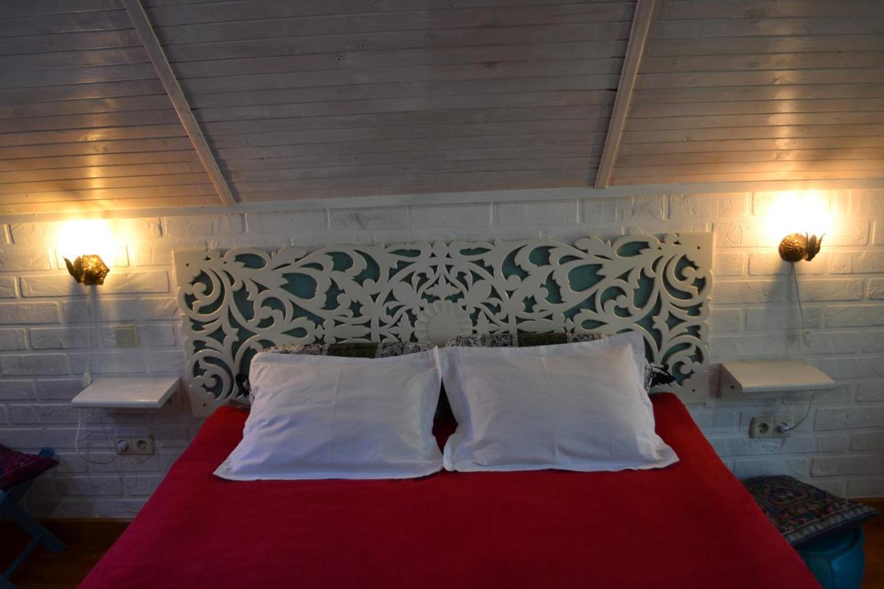 Romantic Guest House Kamjanez-Podilskyj Exterior foto